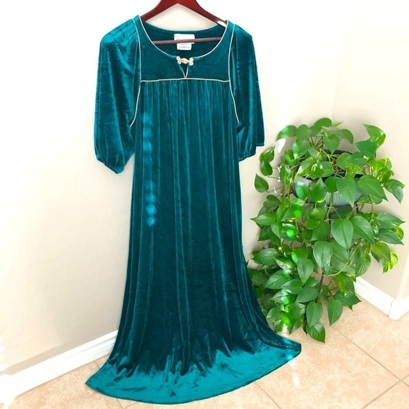 Vintage TOM BEZDUDA for Barad&Co, Saks Fifth Ave velvet home dress, green, S